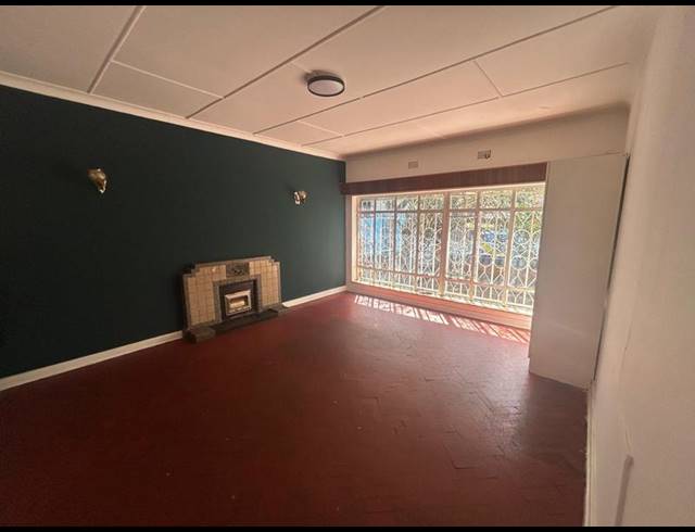 4 BEDROOM HOUSE FOR SALE IN BEZUIDENHOUT VALLEY